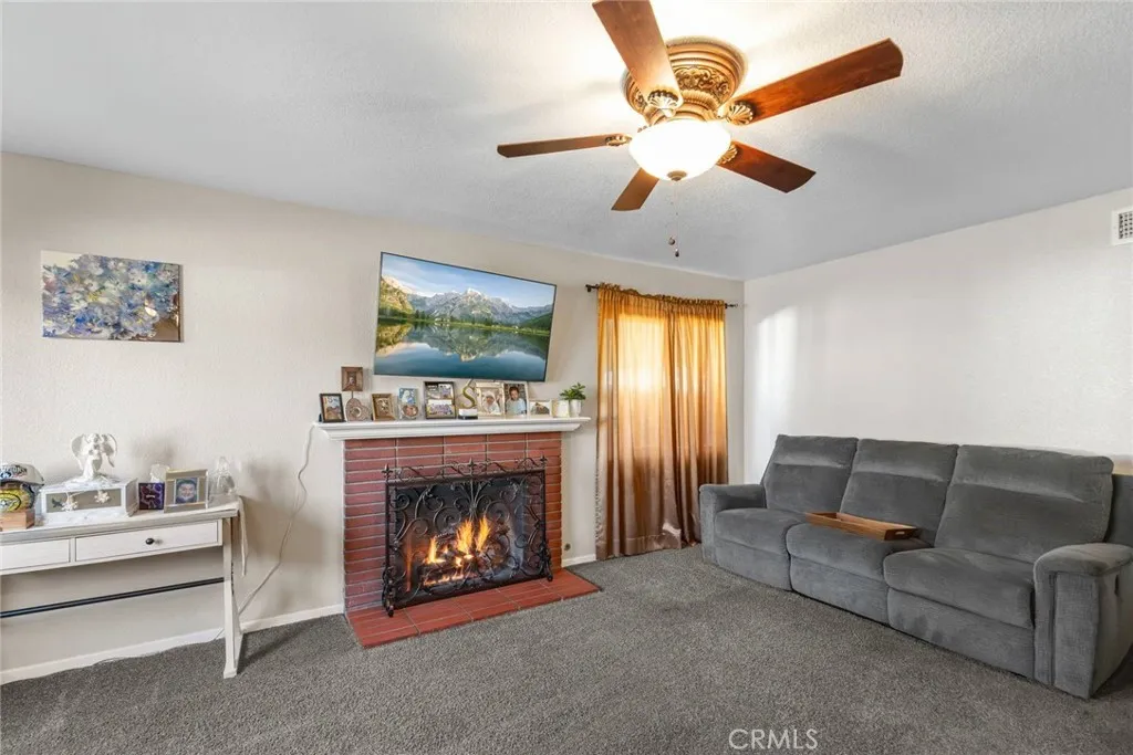 1189 Mesa Verde, San Bernardino, California 92404 home-pic-4