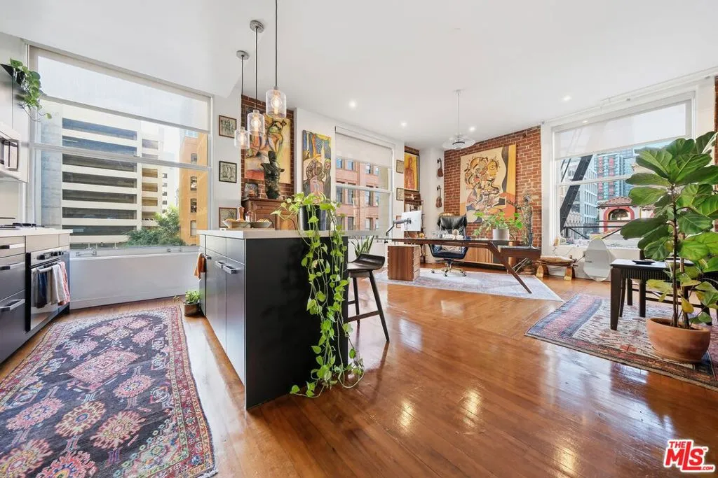 257 S Spring Street 2m, Los Angeles, California 90012 home-pic-1