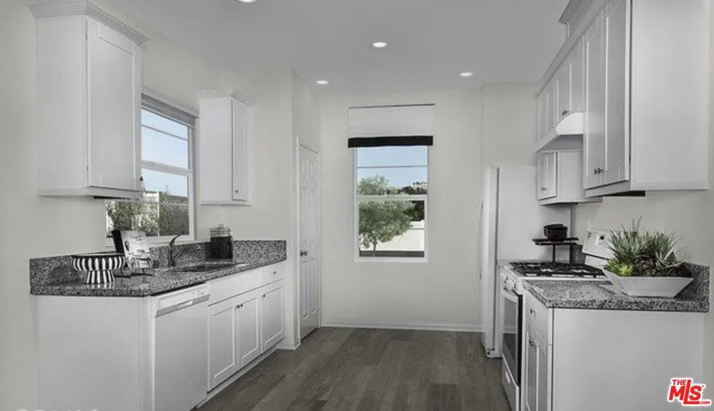 17107 Zion Drive, Canyon Country, California 91387 home-pic-1