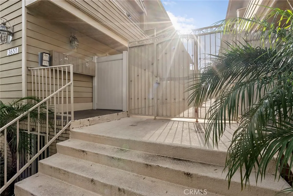 3651 Jasmine Avenue  home-pic-2