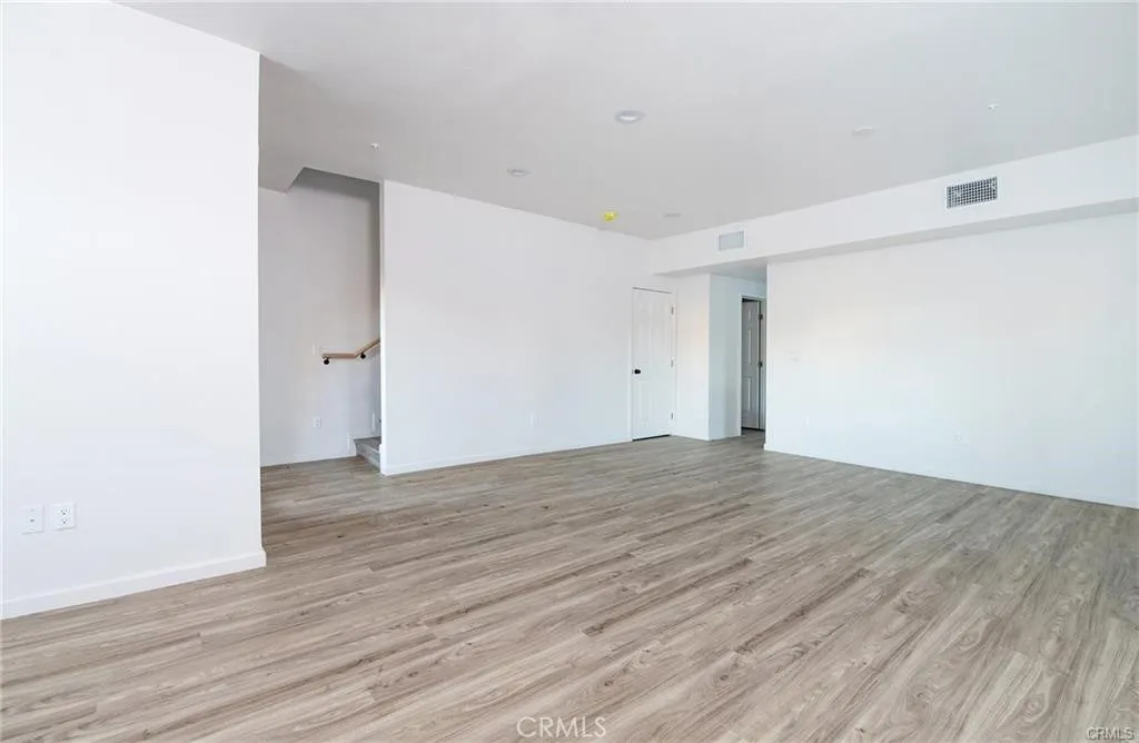 5518 E Los Angeles Avenue 3, Simi Valley, California 93063 home-pic-8