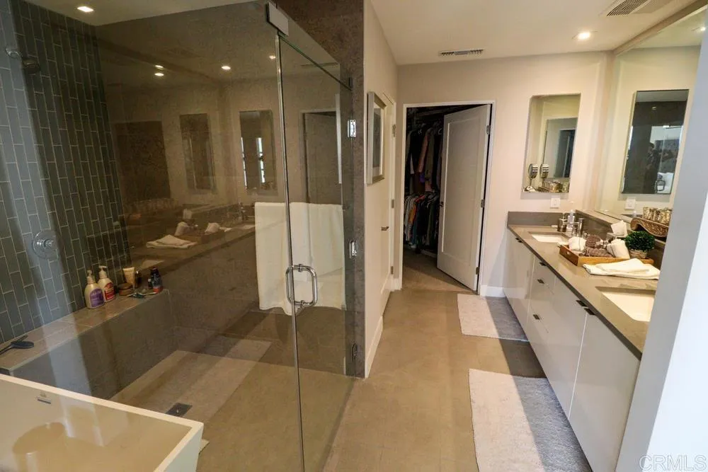 2665 5th Avenue 304, San Diego, California 92103 home-pic-18