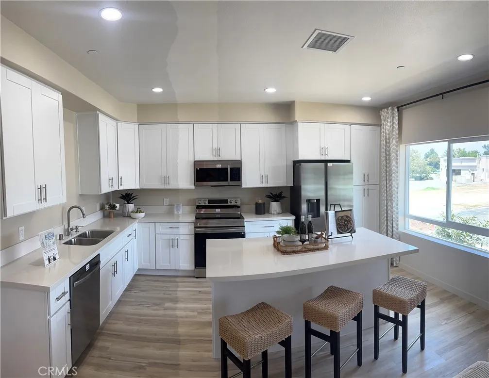 14414 Bing Avenue, Fontana, California 92335 home-pic-2
