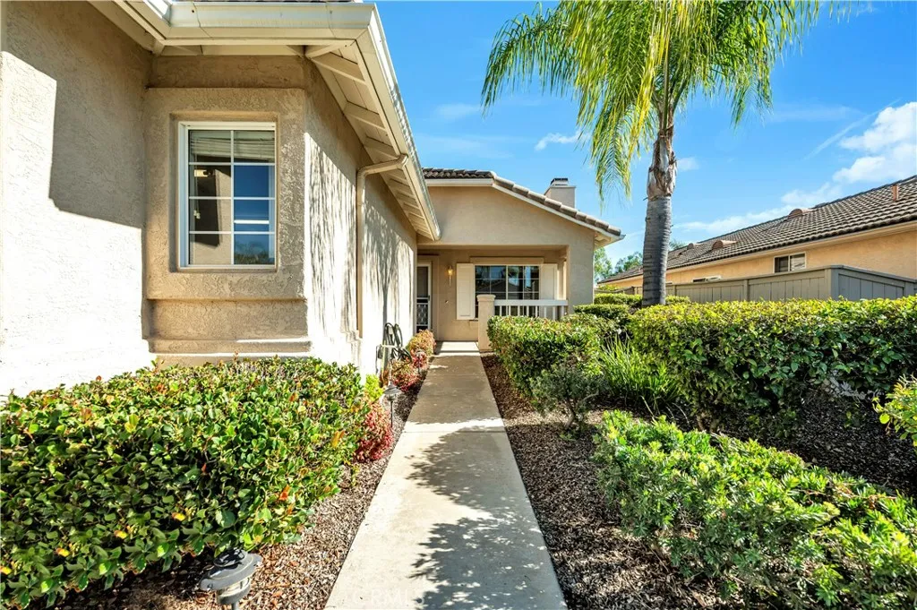 40252 Via Aguadulce, Murrieta, California 92562 home-pic-3