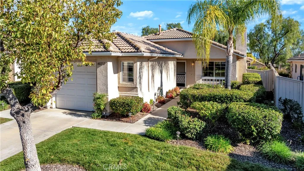 40252 Via Aguadulce, Murrieta, California 92562 home-pic-2