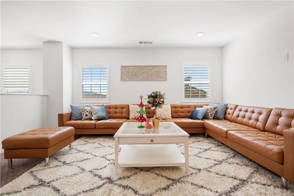 6979 Housatonic Ct, Jurupa Valley, California 91752 home-pic-11