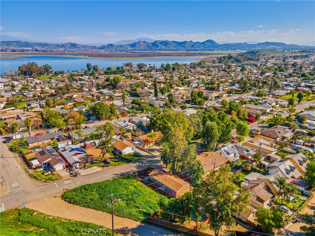 17603 Hays, Lake Elsinore, California 92530 home-pic-38