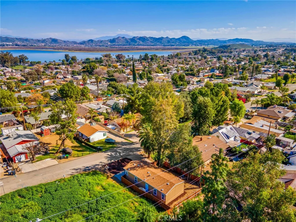 17603 Hays, Lake Elsinore, California 92530 home-pic-37