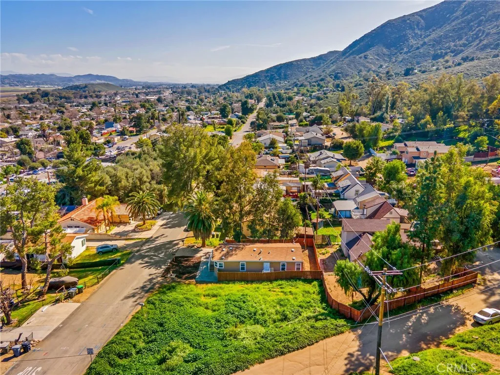 17603 Hays, Lake Elsinore, California 92530 home-pic-34