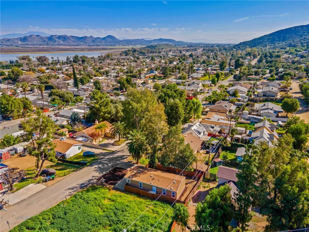 17603 Hays, Lake Elsinore, California 92530 home-pic-36