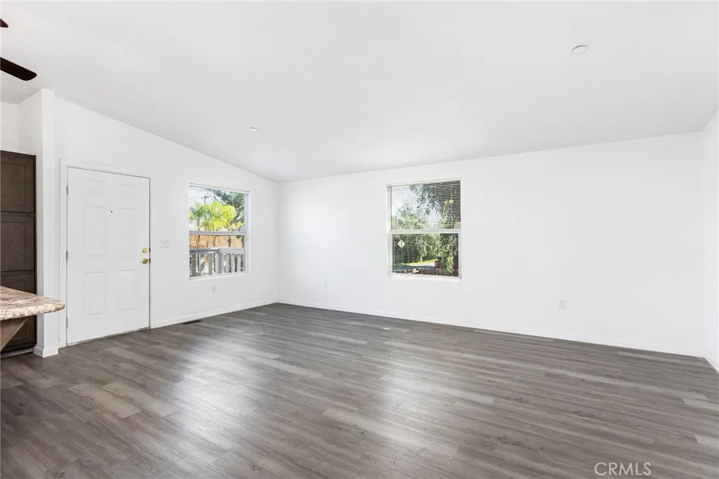 17603 Hays, Lake Elsinore, California 92530 home-pic-9