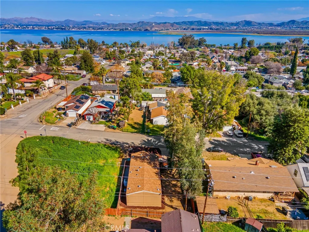 17603 Hays, Lake Elsinore, California 92530 home-pic-40