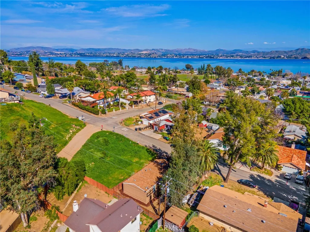 17603 Hays, Lake Elsinore, California 92530 home-pic-39