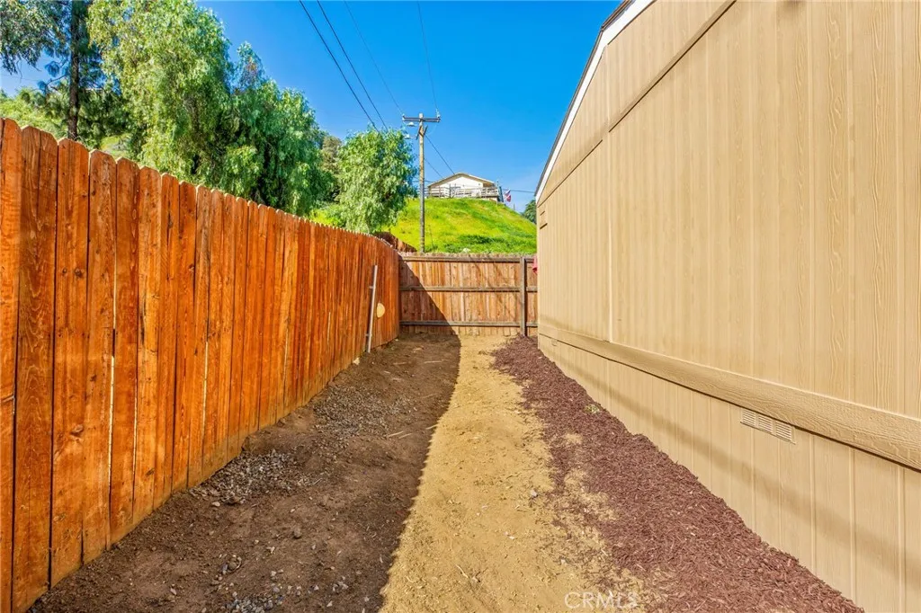 17603 Hays, Lake Elsinore, California 92530 home-pic-28