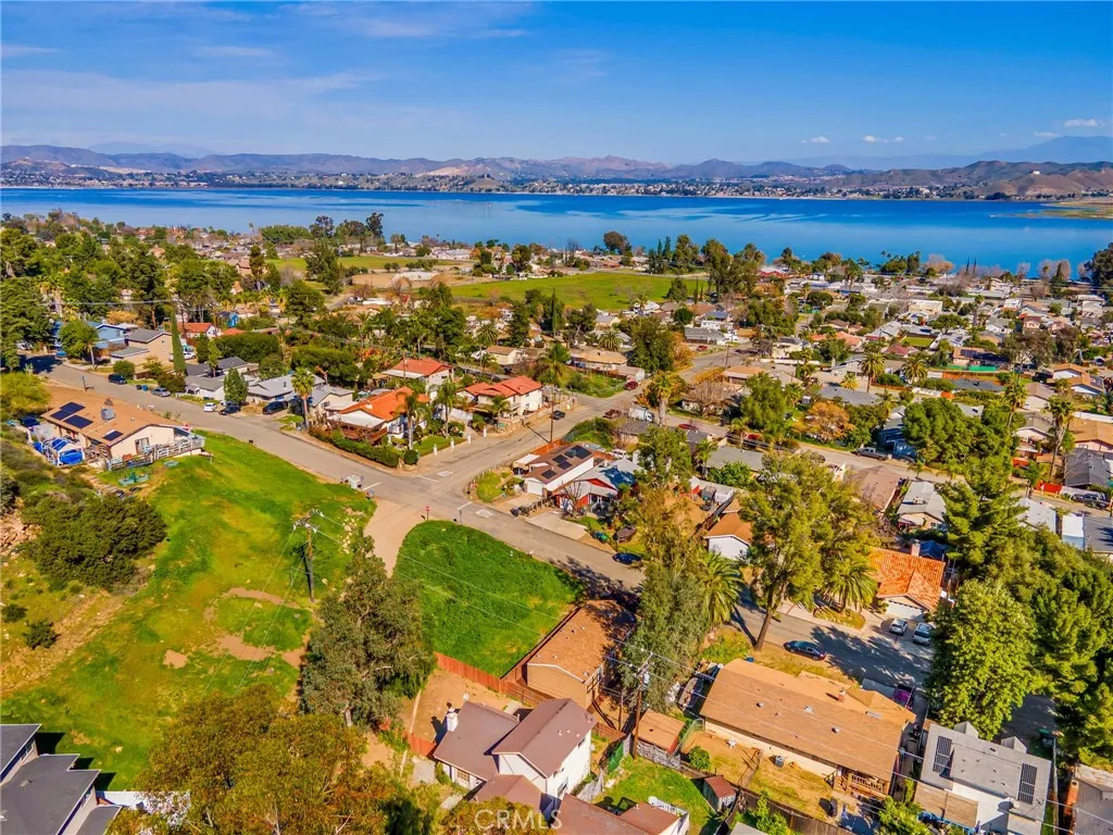 17603 Hays, Lake Elsinore, California 92530 home-pic-41