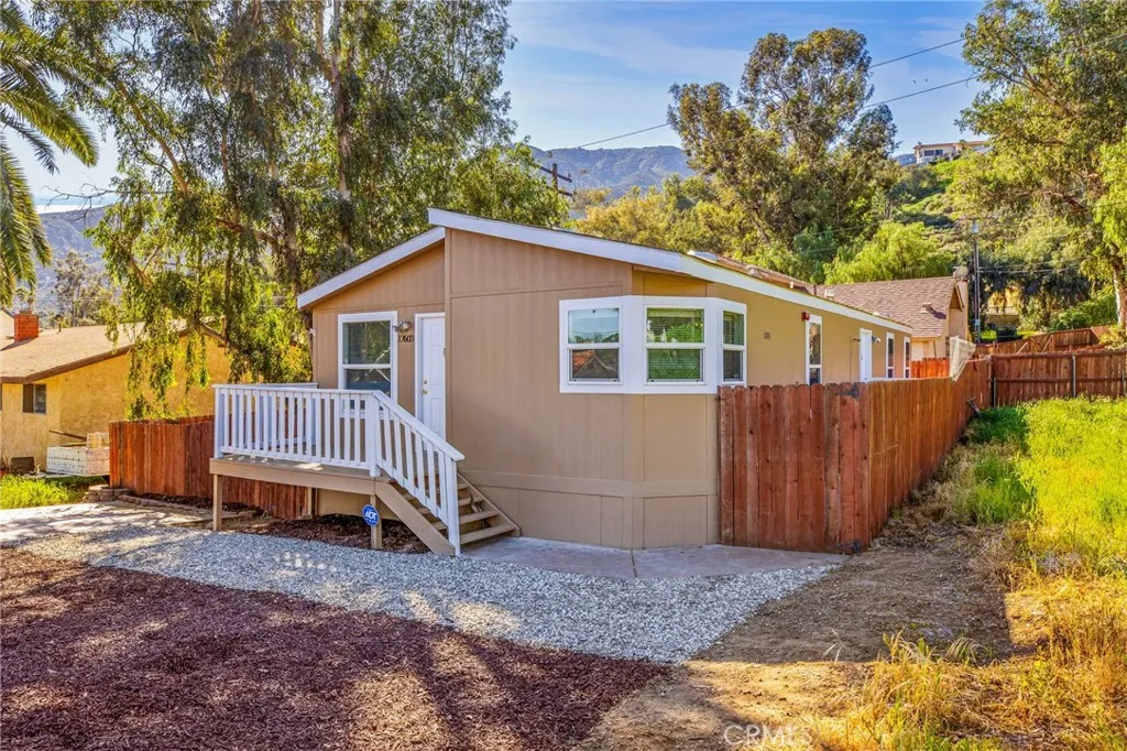 17603 Hays, Lake Elsinore, California 92530 home-pic-1