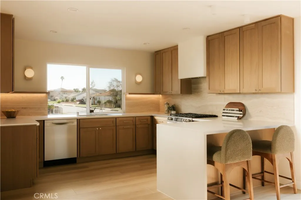 15325 Gramercy Place, Gardena, California 90249 home-pic-2