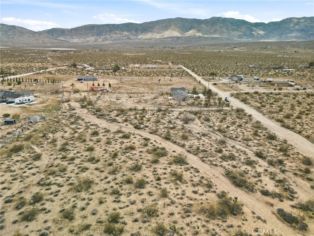 9067 Santa Fe Trail, Lucerne Valley, California 92356 home-pic-33