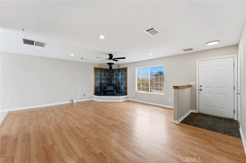 9067 Santa Fe Trail, Lucerne Valley, California 92356 home-pic-10
