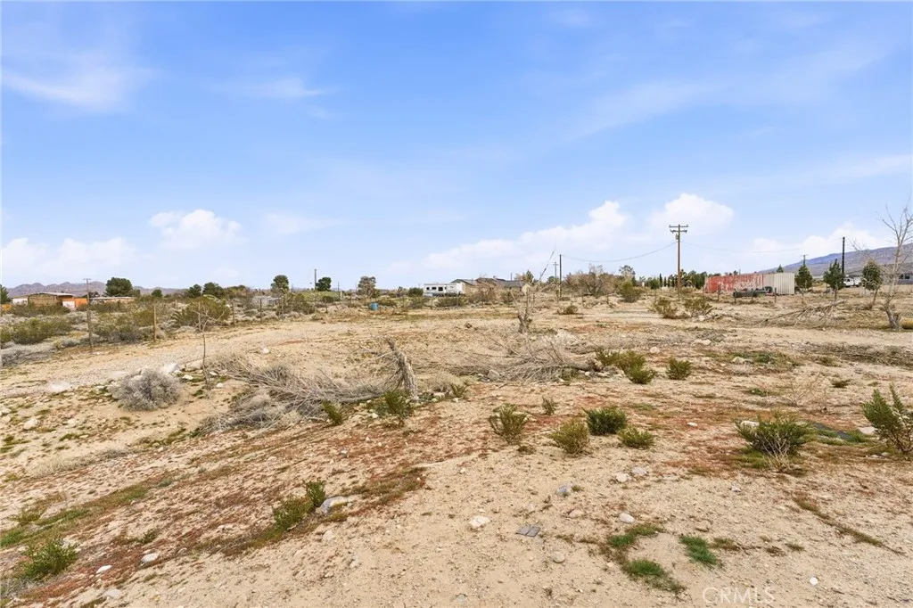 9067 Santa Fe Trail, Lucerne Valley, California 92356 home-pic-35