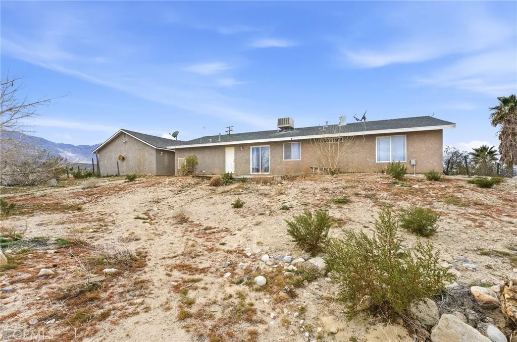 9067 Santa Fe Trail, Lucerne Valley, California 92356 home-pic-21