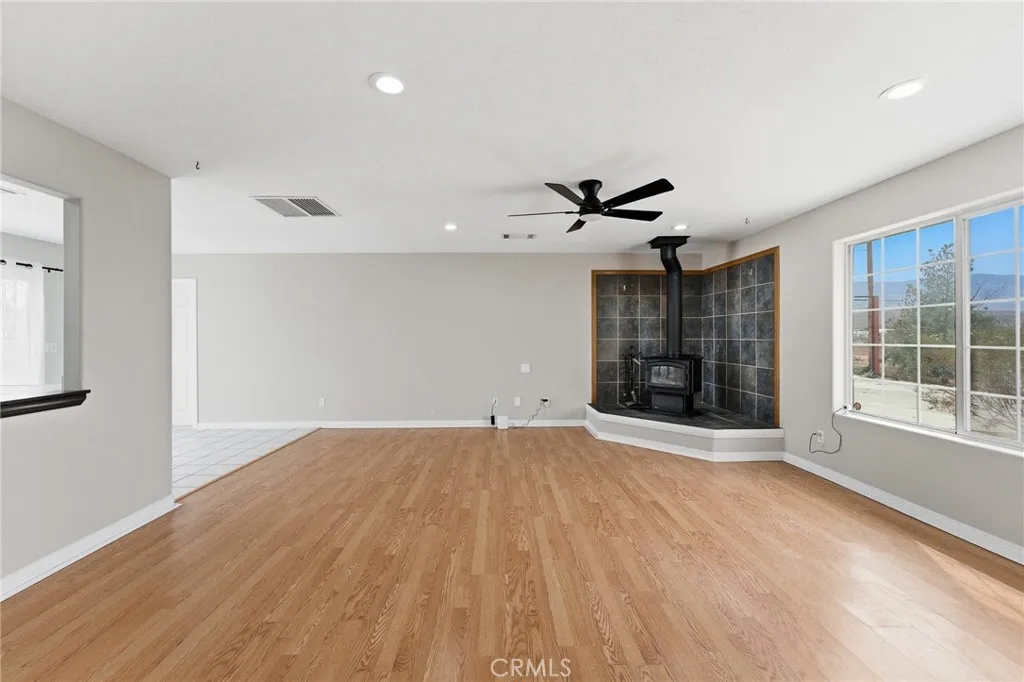 9067 Santa Fe Trail, Lucerne Valley, California 92356 home-pic-13