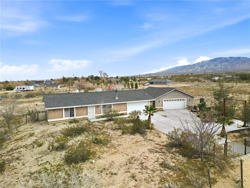 9067 Santa Fe Trail, Lucerne Valley, California 92356 home-pic-37