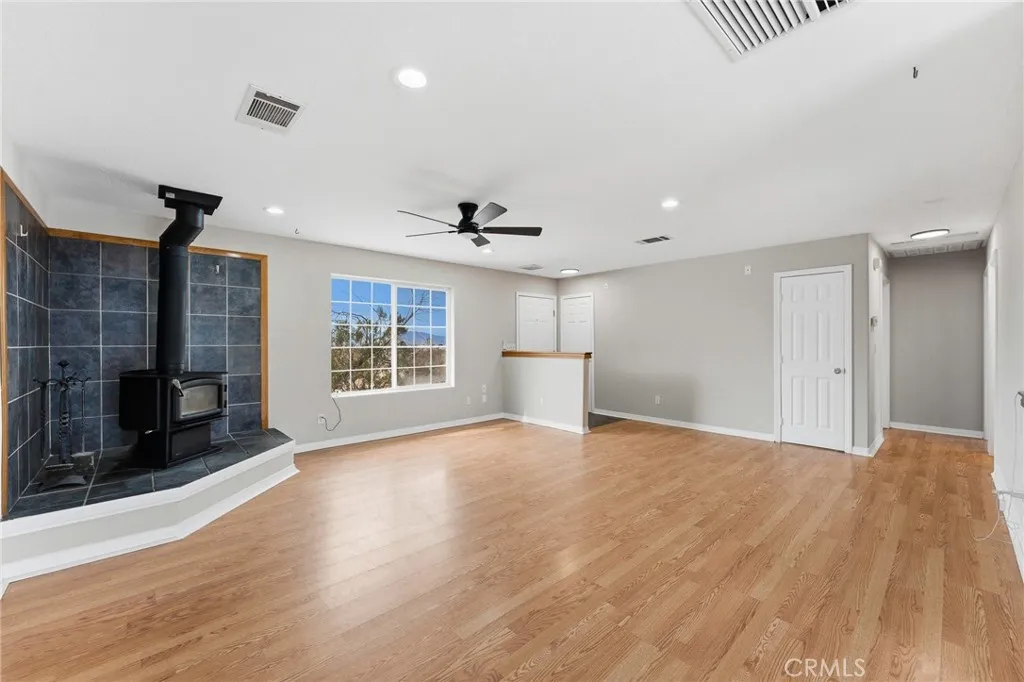 9067 Santa Fe Trail, Lucerne Valley, California 92356 home-pic-12