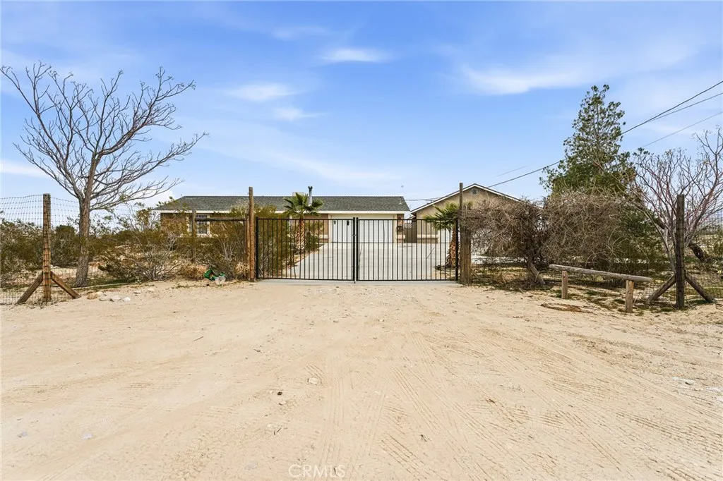 9067 Santa Fe Trail, Lucerne Valley, California 92356 home-pic-39
