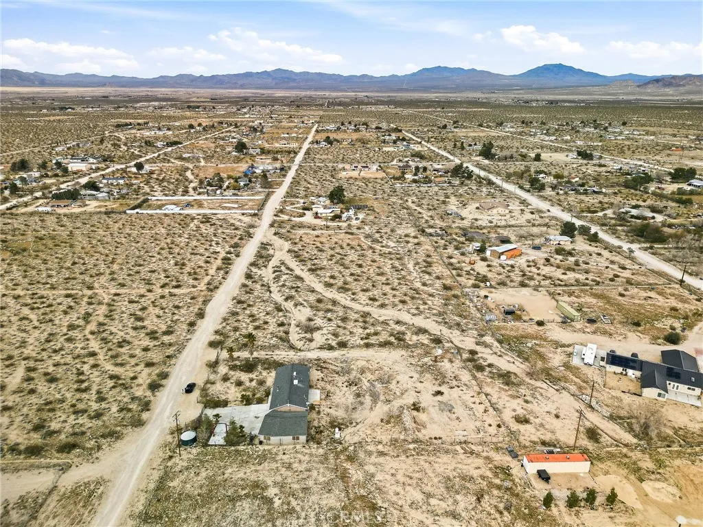 9067 Santa Fe Trail, Lucerne Valley, California 92356 home-pic-34