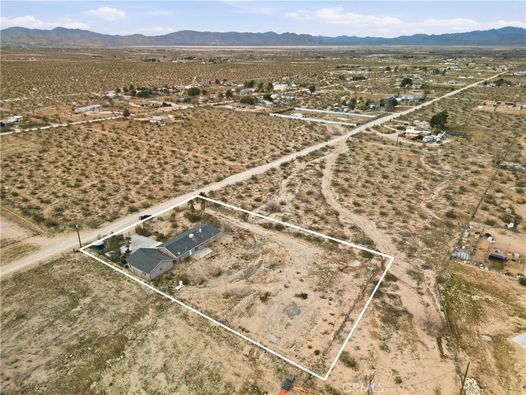 9067 Santa Fe Trail, Lucerne Valley, California 92356 home-pic-30