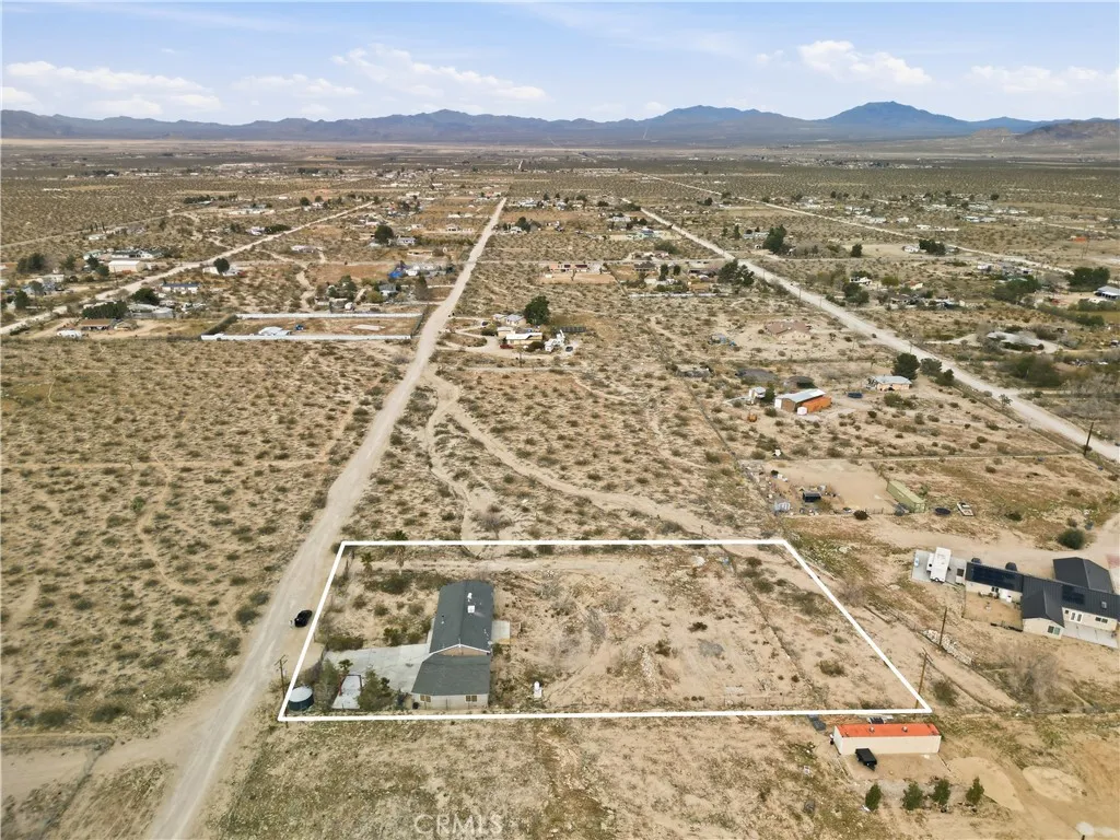 9067 Santa Fe Trail, Lucerne Valley, California 92356 home-pic-29