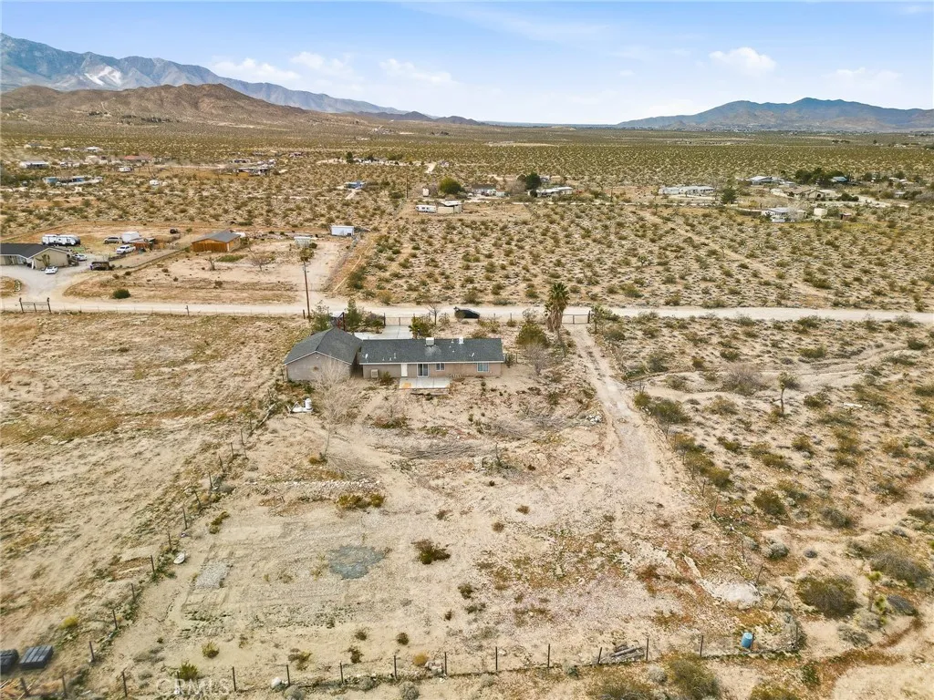 9067 Santa Fe Trail, Lucerne Valley, California 92356 home-pic-32