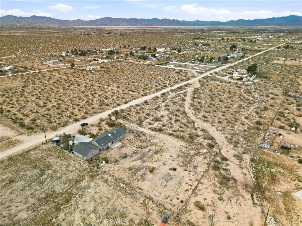 9067 Santa Fe Trail, Lucerne Valley, California 92356 home-pic-36