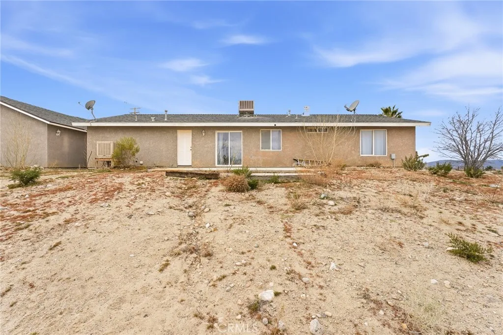 9067 Santa Fe Trail, Lucerne Valley, California 92356 home-pic-20