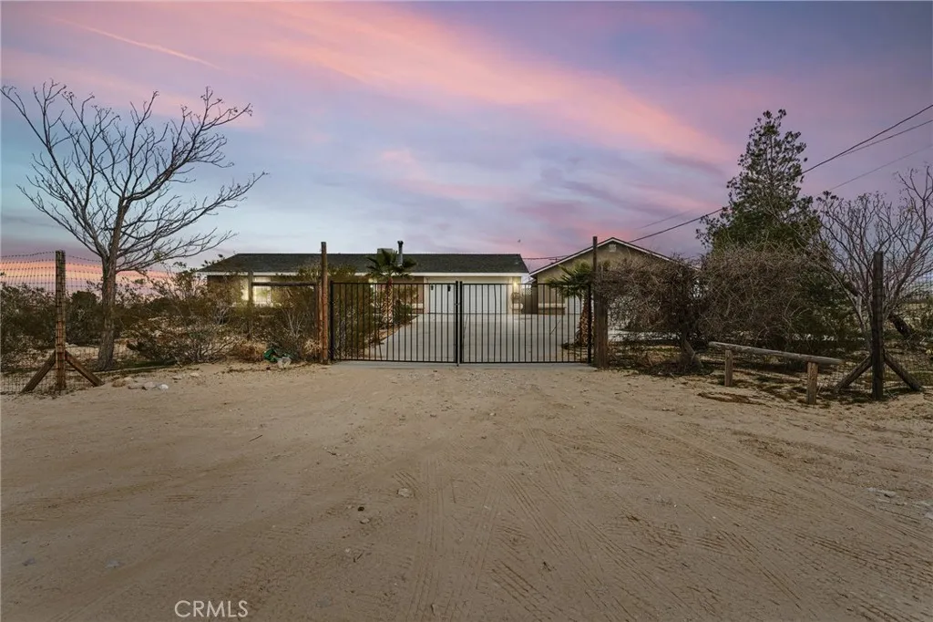 9067 Santa Fe Trail, Lucerne Valley, California 92356 home-pic-2