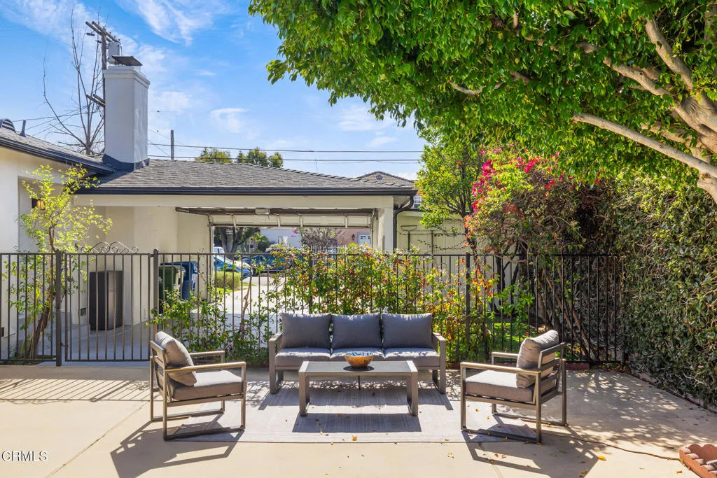 12435 Huston Street, Los Angeles, California 91607 home-pic-37