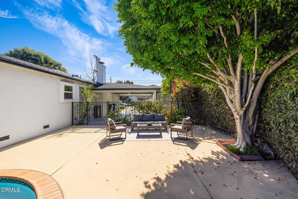 12435 Huston Street, Los Angeles, California 91607 home-pic-38