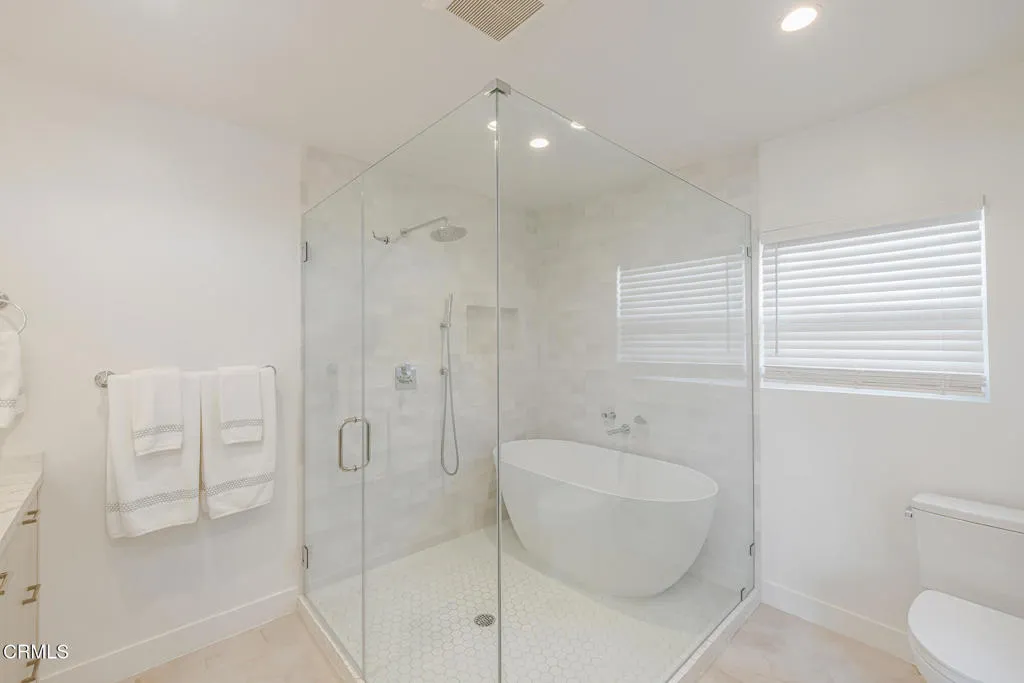12435 Huston Street, Los Angeles, California 91607 home-pic-32