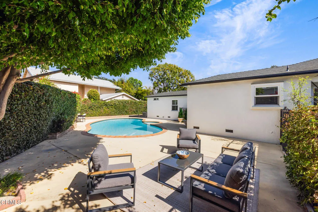 12435 Huston Street, Los Angeles, California 91607 home-pic-36