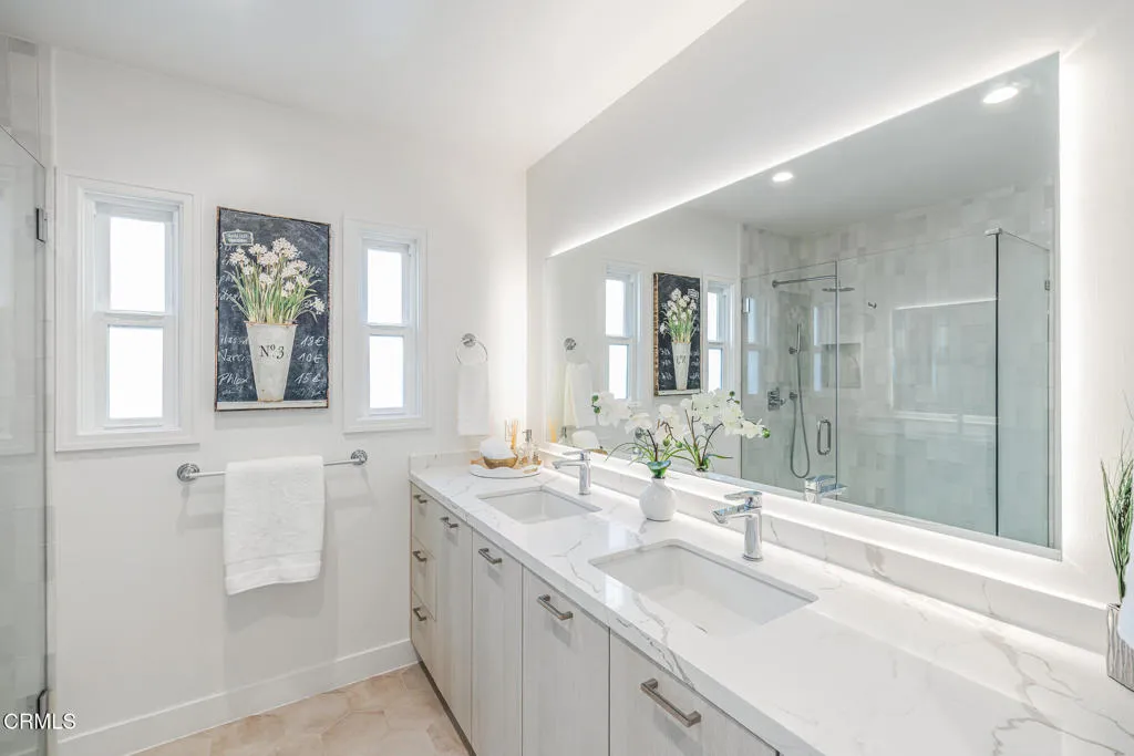 12435 Huston Street, Los Angeles, California 91607 home-pic-25