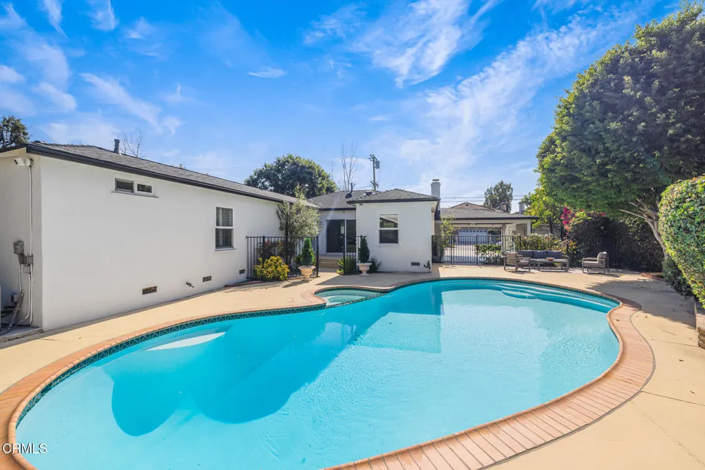 12435 Huston Street, Los Angeles, California 91607 home-pic-41