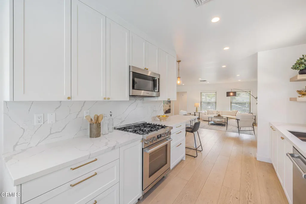 12435 Huston Street, Los Angeles, California 91607 home-pic-22