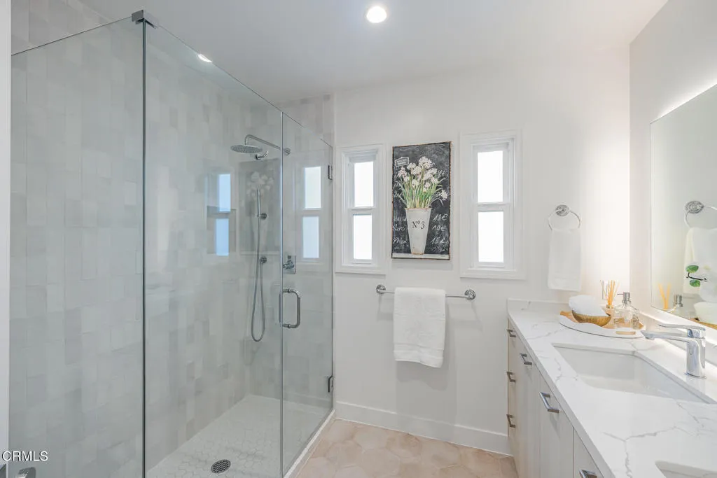 12435 Huston Street, Los Angeles, California 91607 home-pic-26