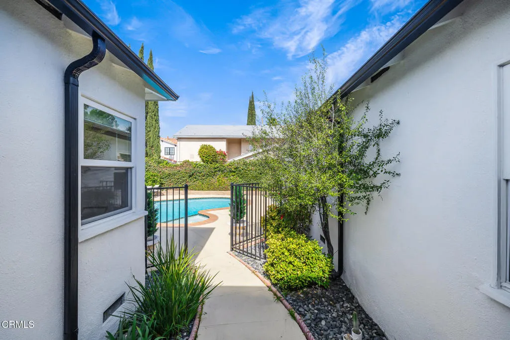 12435 Huston Street, Los Angeles, California 91607 home-pic-43