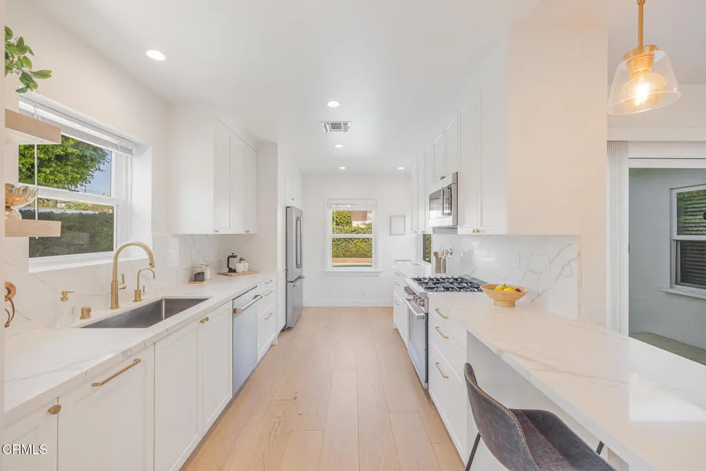 12435 Huston Street, Los Angeles, California 91607 home-pic-19