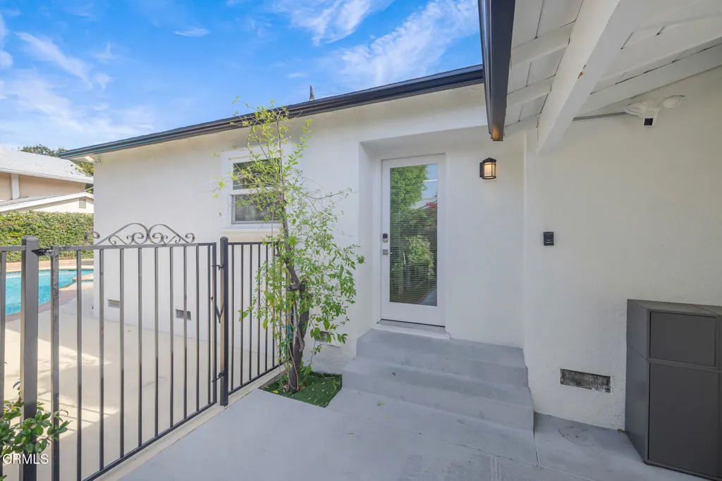 12435 Huston Street, Los Angeles, California 91607 home-pic-34
