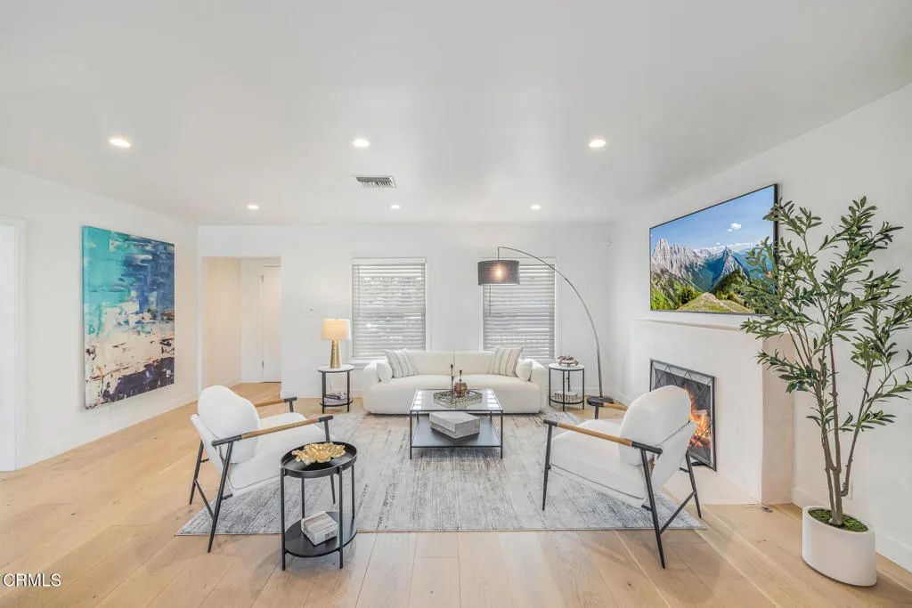 12435 Huston Street, Los Angeles, California 91607 home-pic-13