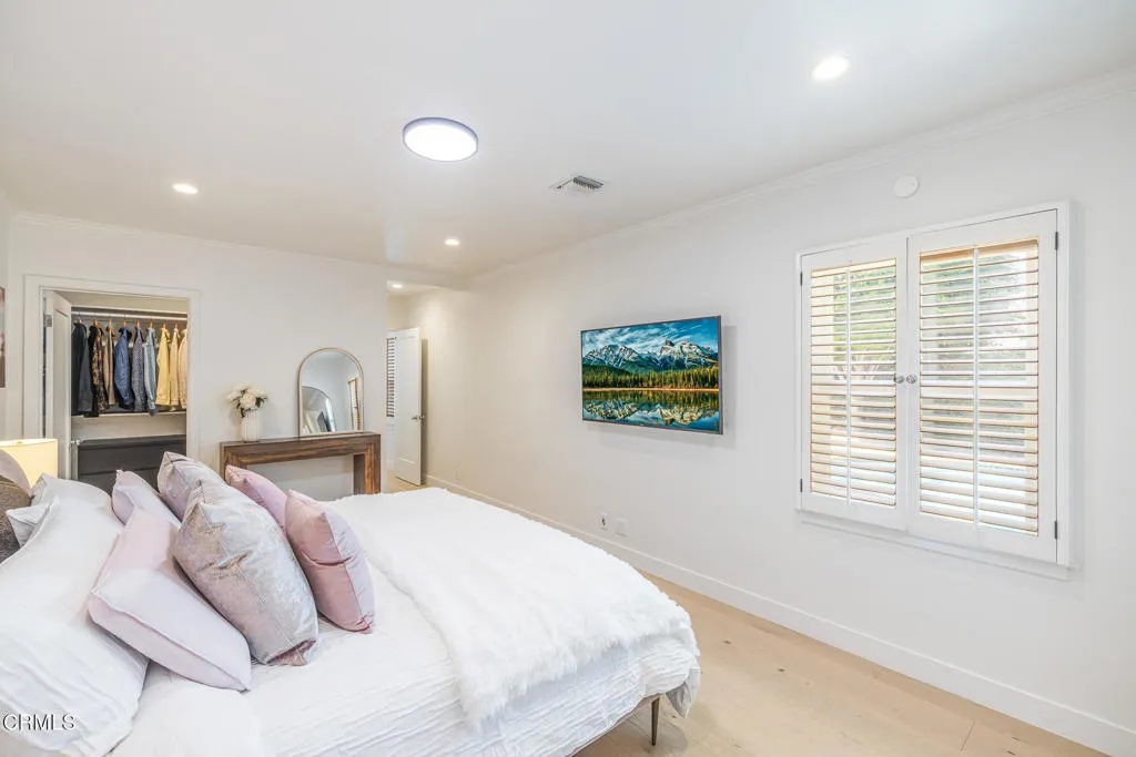 12435 Huston Street, Los Angeles, California 91607 home-pic-30