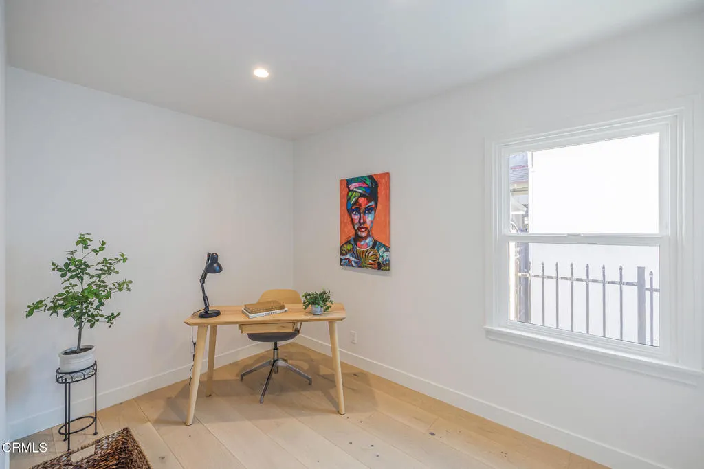 12435 Huston Street, Los Angeles, California 91607 home-pic-28